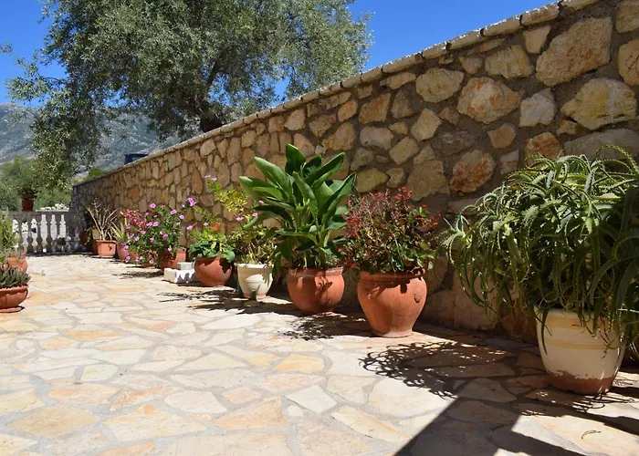 Aparthotel Kristina Himarë